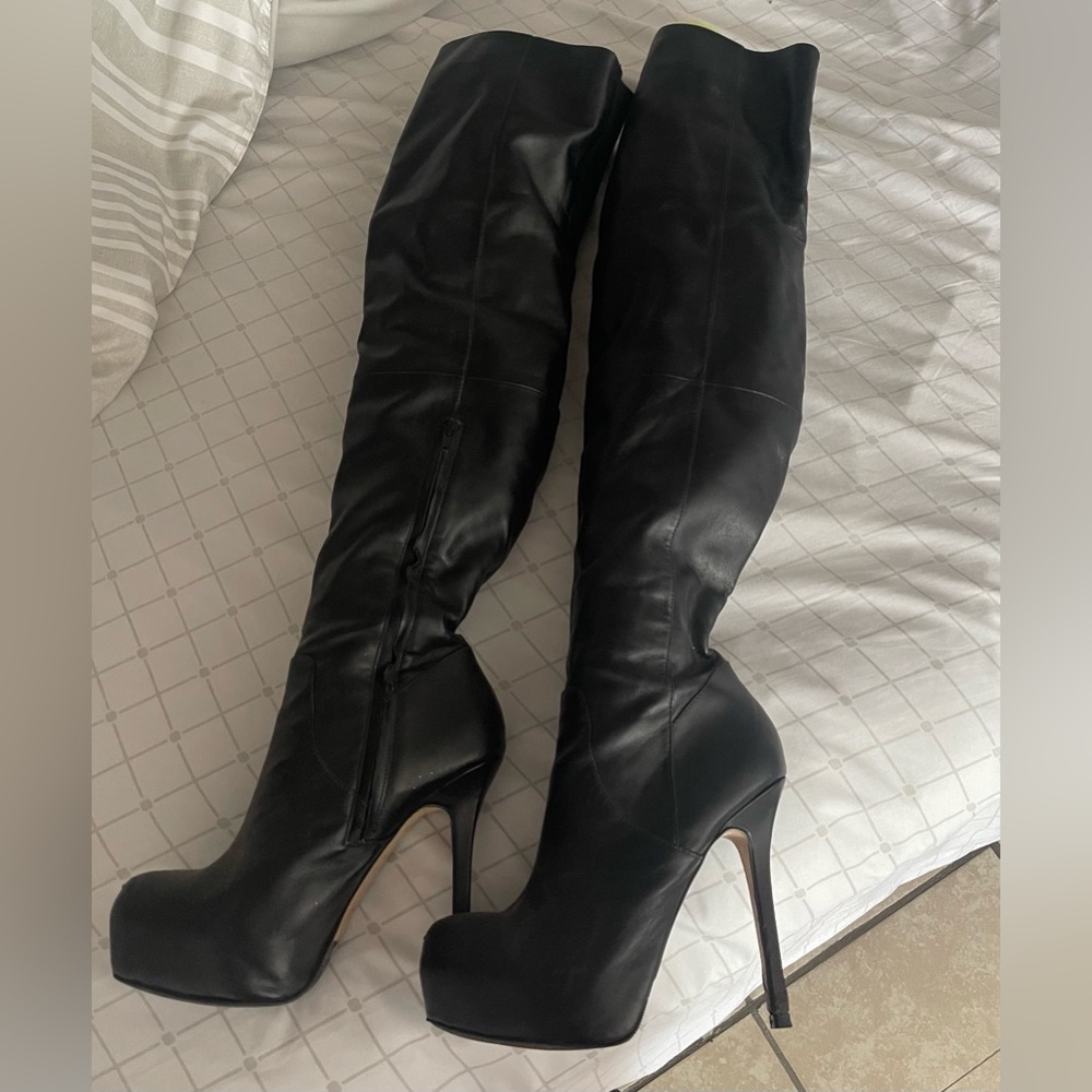 High knee black boots